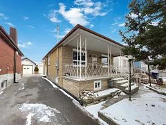 53 Brownville Avenue Main, Toronto W04, On M6n 4l2