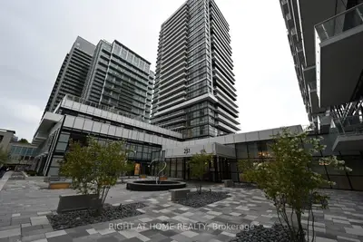 251 Manitoba Street 337, Toronto W06, On M8y 0c7