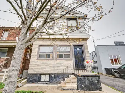 11 Toffee Court, Toronto W06, On M8v 3b9