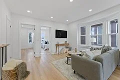 652 Saint Clarens Avenue Upper, Toronto W02, On M6h 3w9
