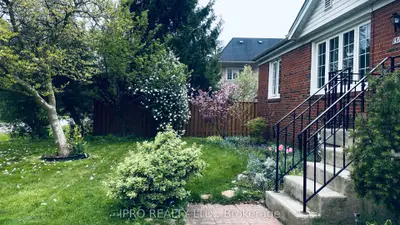 1512 Leda Avenue, Mississauga, On L5g 4c1