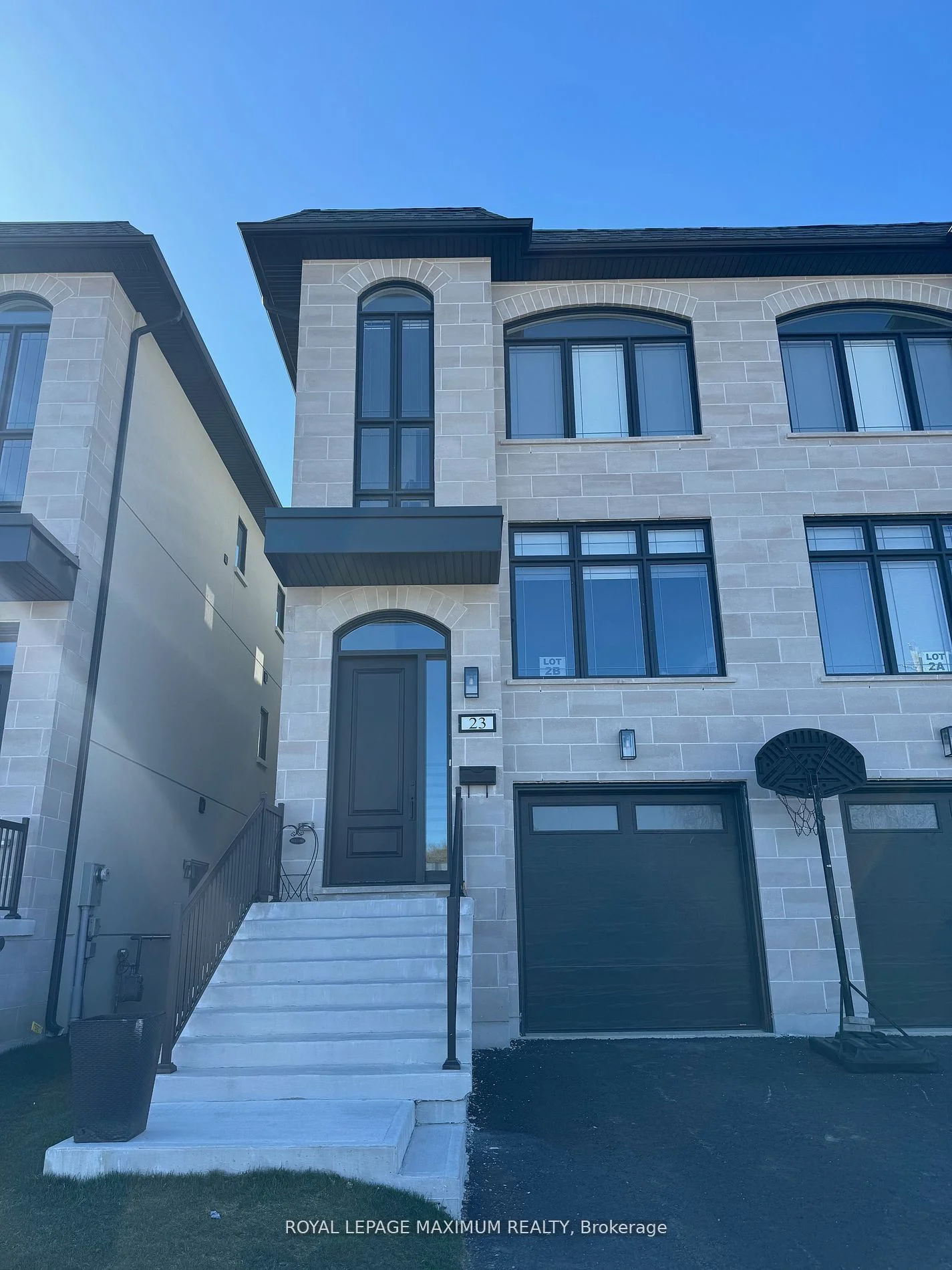 23 Antonio Court Bsmt, Toronto W05, On M9l 2j7
