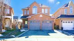 7430 Village Walk, Mississauga, ON L5W 1V7
