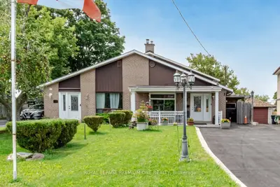 4 Azalea Court, Toronto W05, On M9m 1v1