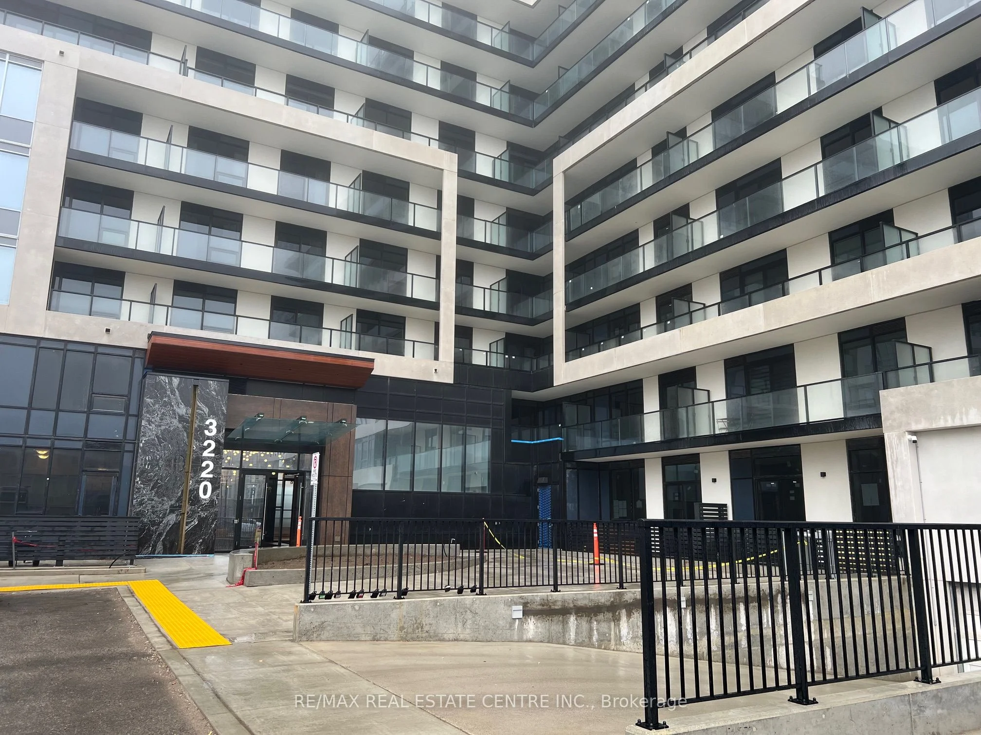 3220 William Coltson Avenue 914, Oakville, On L6h 7x9