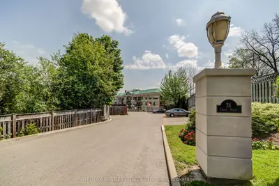 24 Chapel Street Ph 8, Halton Hills, On L7g 6a7
