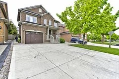 5900 Cozumel Drive E, Mississauga, On L5m 6y6