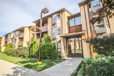 3841 Lake Shore Boulevard W 218, Toronto W06, On M8w 1r2
