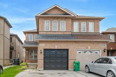 5774 Gant Crescent E Main, Mississauga, On L5v 2t4