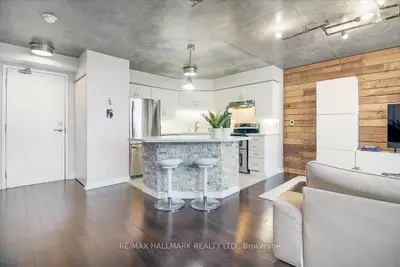 250 Manitoba Street 725, Toronto W06, On M8y 4g8