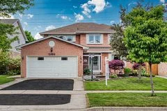 2080 Hunters Wood Drive, Burlington, ON L7M 2T2