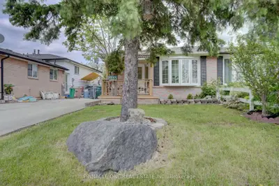 7655 Anaka Drive, Mississauga, On L4t 3h8