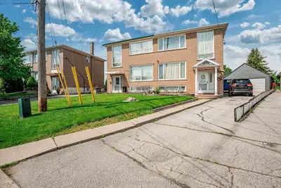 62 Chalkfarm Drive, Toronto W05, On M3l 1l2