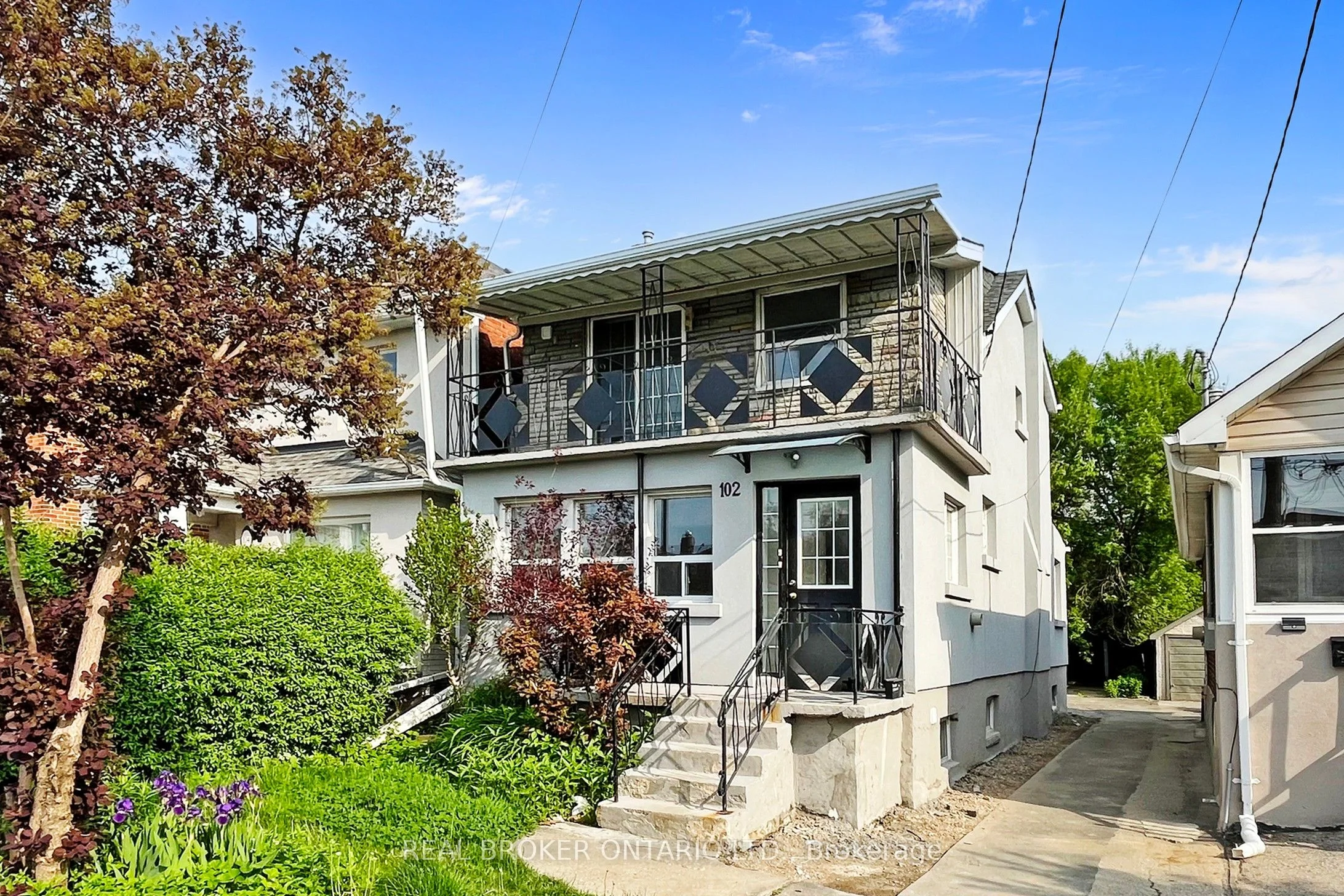 102 Bowie Avenue Main, Toronto W04, On M6e 2p7