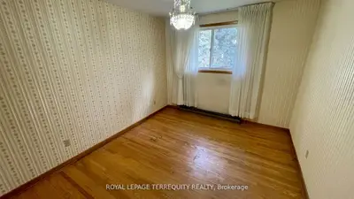 139 Sandwell Drive, Oakville, On L6l 4p1