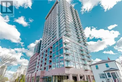 28 Ann Street 402, Mississauga, On L5g 3g1