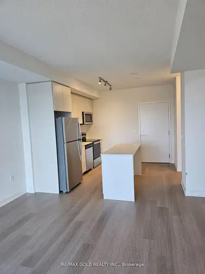 #518 859 The Queensway, Toronto W07, On, M8z 1n8
