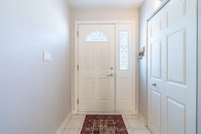 9 Northover Street, Toronto W05, On M3l 1w4