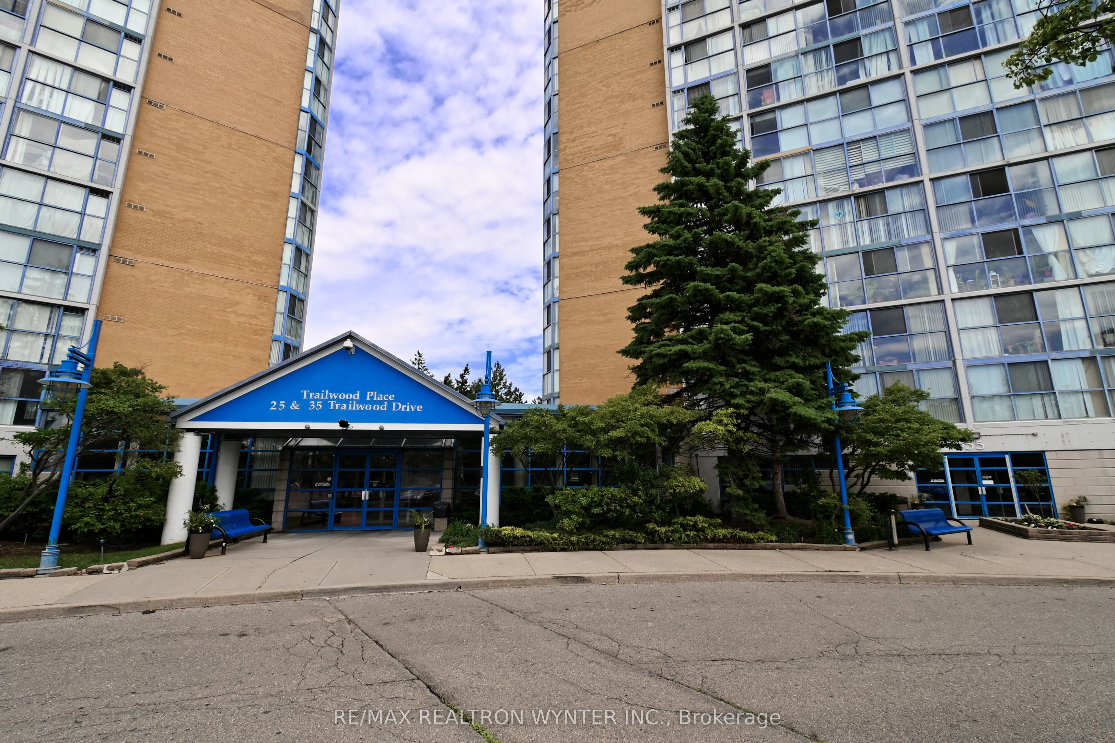 35 Trailwood Drive 814, Mississauga, On L4z 3l6