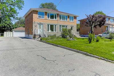 21 Duckworth Street W, Toronto W04, On M6m 4w3