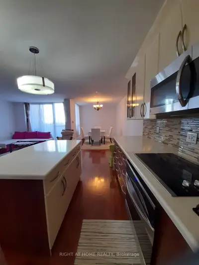 35 Ormskirk Avenue 813, Toronto W01, On M6s 1a8