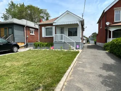 51 Mould Avenue, Toronto W03, On M6n 3z8