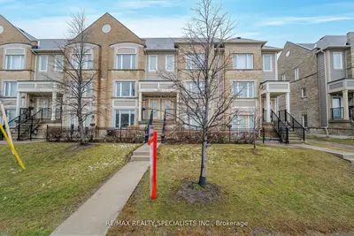 Condo Townhouse in Brampton