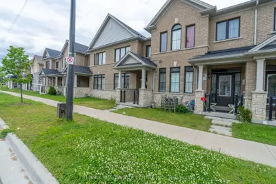 Att/Row/Townhouse in Brampton