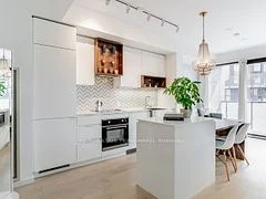 383 Sorauren Avenue 618, Toronto W01, ON M6R 2G5