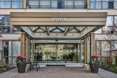2261 Lake Shore Boulevard W 608, Toronto W06, On M8v 3x1