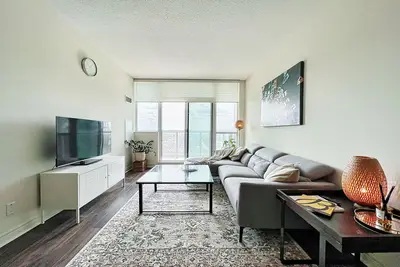 339 Rathburn Road W 1012, Mississauga, On L5b 0k6