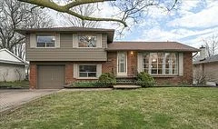 82 Rayne Avenue, Oakville, ON L6H 1C2