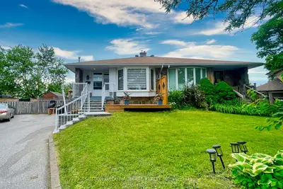 16 Beckenham Court, Toronto W08, On M9c 3k9