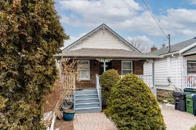 13 Twenty Ninth Street, Toronto W06, On M8w 3b2