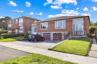 8 Lakeland Drive, Toronto W10, On M9v 1m9