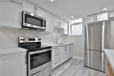 277 Mississaga Street Lower, Oakville, On L6l 6j8