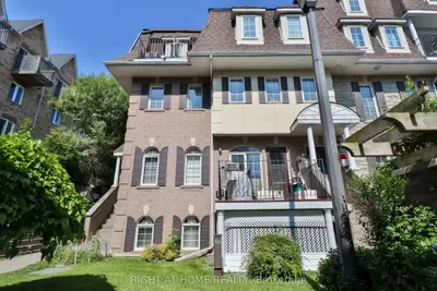 Condo Townhouse in Toronto