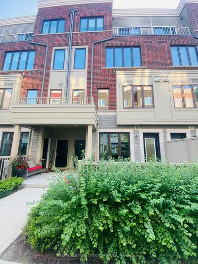 85 Eastwood Park Gardens 24, Toronto W06, On M8w 0b2