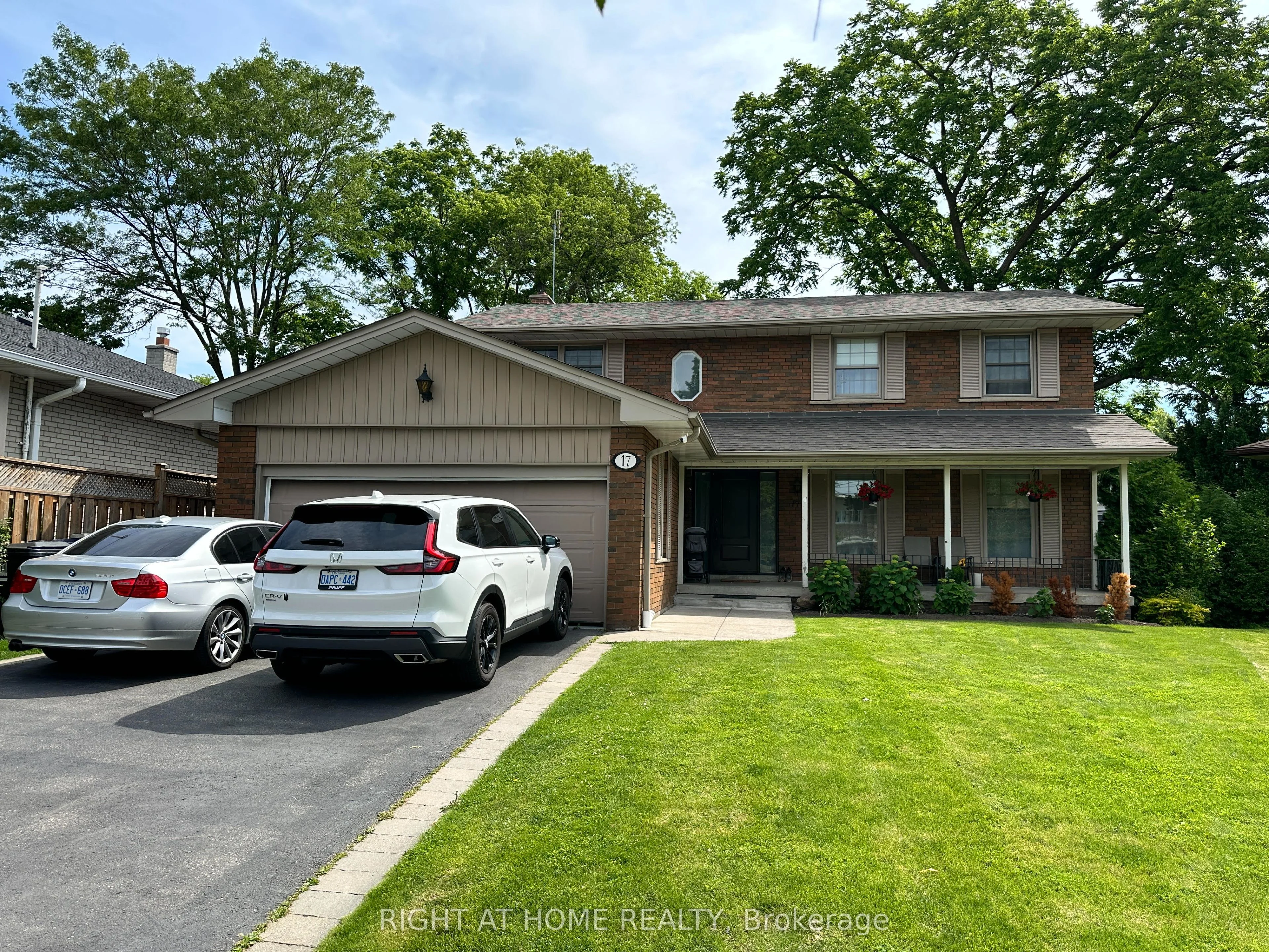 17 Glen Meadow Court, Toronto W08, On M9b 5b9