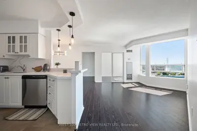 50 Kingsbridge Garden Circle 807, Mississauga, On L5r 1y2