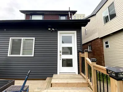 3576 Eglinton Avenue W, Toronto W04, On M6m 1v8