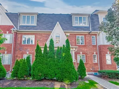 764 Neighbourhood Circle 3, Mississauga, On L5b 0b4
