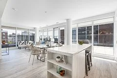 21 Park Street E 802, Mississauga, On L5b 1m7