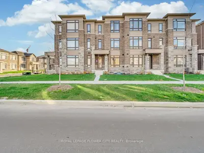 Att/Row/Townhouse in Brampton