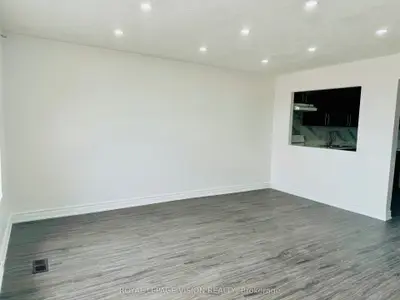 2543 Finch Avenue W 43, Toronto W05, On M9m 2g1