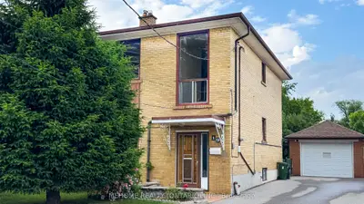19 Sonnet Court, Toronto W04, On M6l 1j6