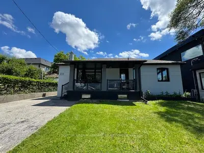 233 Falstaff Avenue, Toronto W04, On M6l 2g2