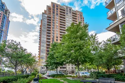 5233 Dundas Street W 1522, Toronto W08, On M9b 6m1