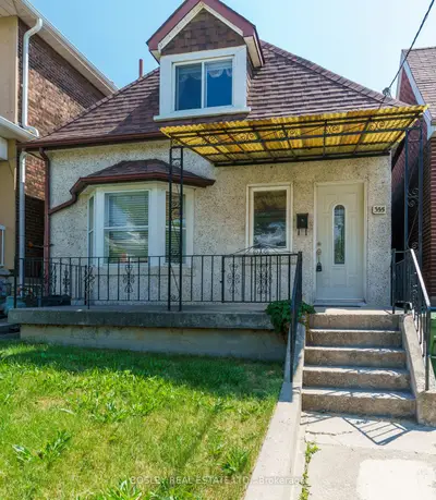 335 Nairn Avenue, Toronto W03, On M6e 4h9