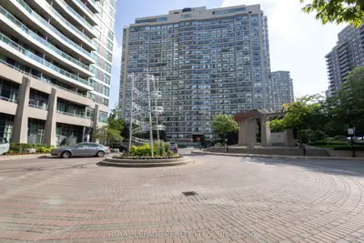 1 Elm Drive 1204, Mississauga, On L5b 4m1